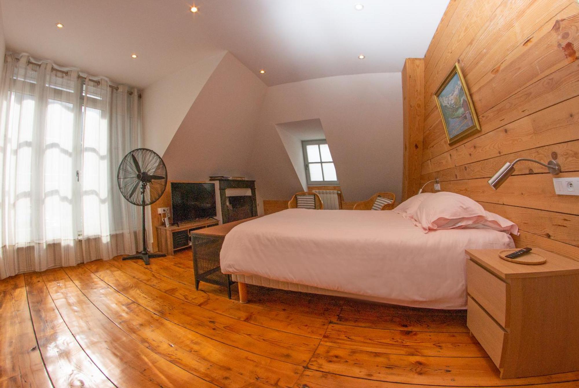 Le 41 Avenue Foch Hotel Bagneres-de-Luchon Exterior photo