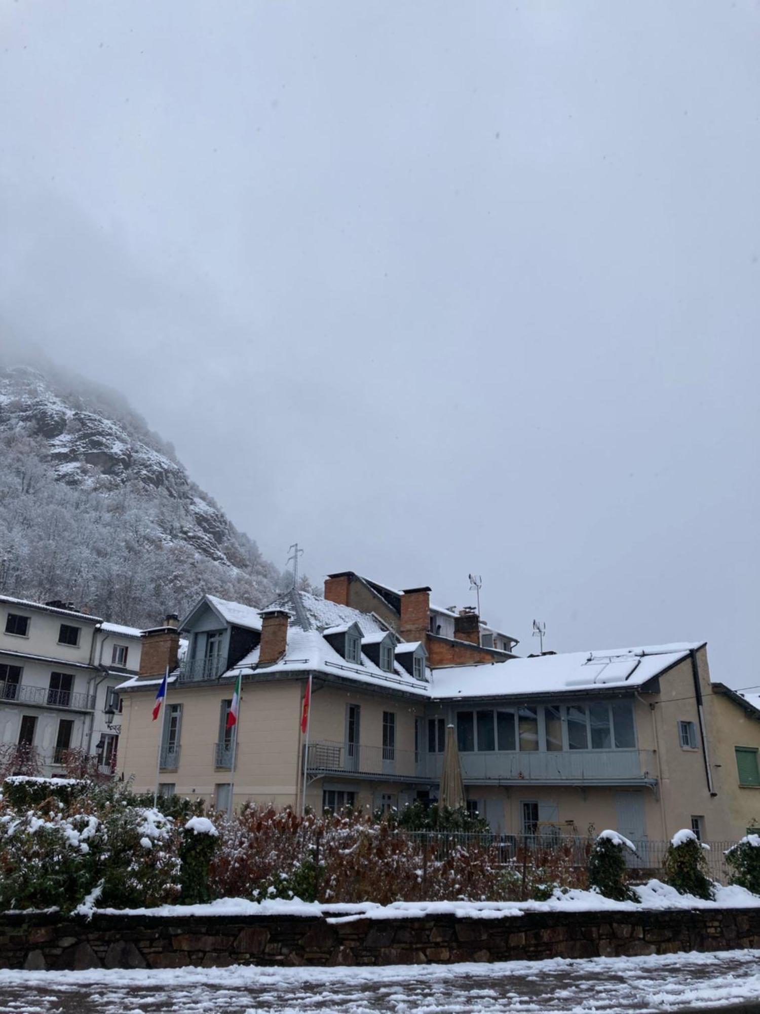 Le 41 Avenue Foch Hotel Bagneres-de-Luchon Exterior photo